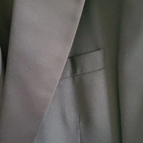 Brooks Brothers Elegant Black Tuxedo